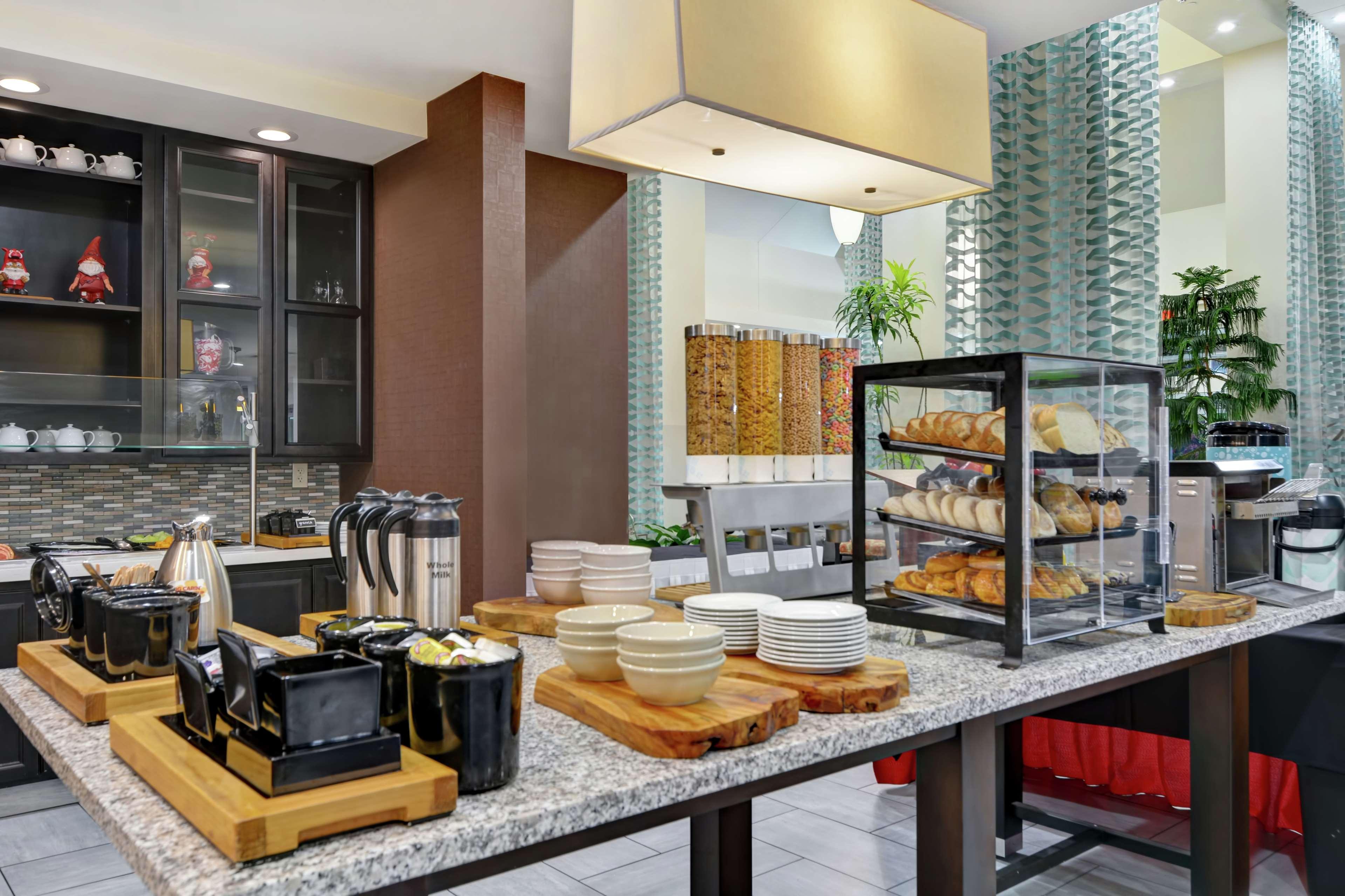 Hilton Garden Inn And Fayetteville Convention Center Extérieur photo